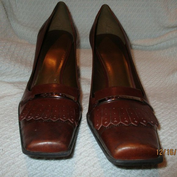 BDB GIRLS LEATHER SQUARE TOE HEELS - Picture 1 of 5